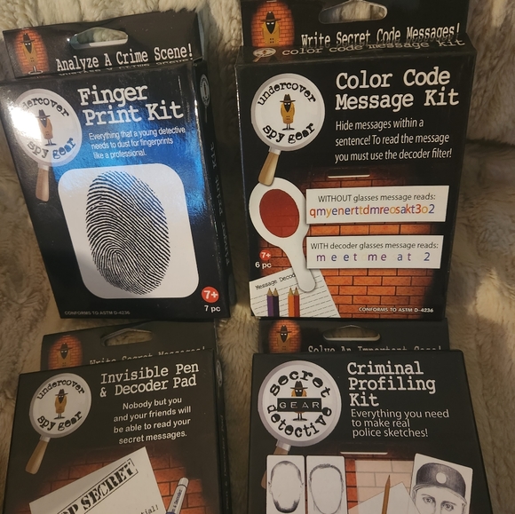 Color Code Message kit, Criminal Profiling kit, and Invisible Pen & Decoder pad, - Picture 2 of 5